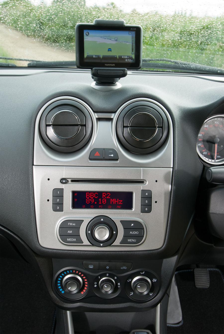 Детали интерьера Alfa Romeo MiTo TwinAir (955) 2012 года  (UK) (фото 34 из 42)